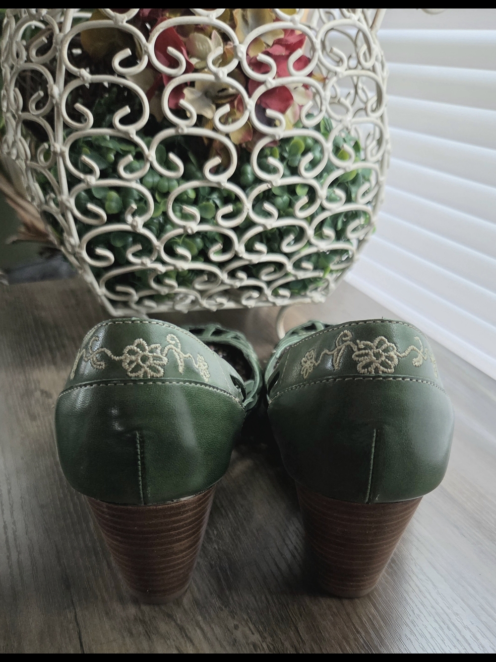 NWT Seychelles Forest Green Woven Leather Wedges Embroidered Wood Heel Size 9.5 - Picture 4 of 9